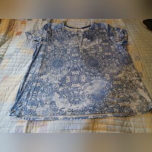 croft & barrow White Tee with Blue Medallion Print